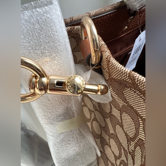 NWT Coach Dempsey Tote 40 In Signature - Picture 12 of 14